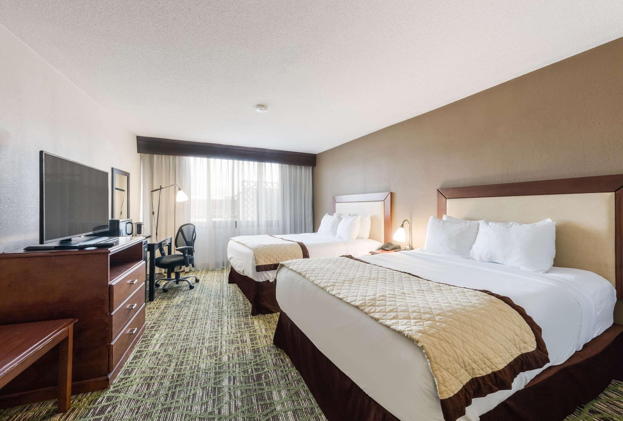 Clarion Hotel & Suites Mount Laurel Kültér fotó