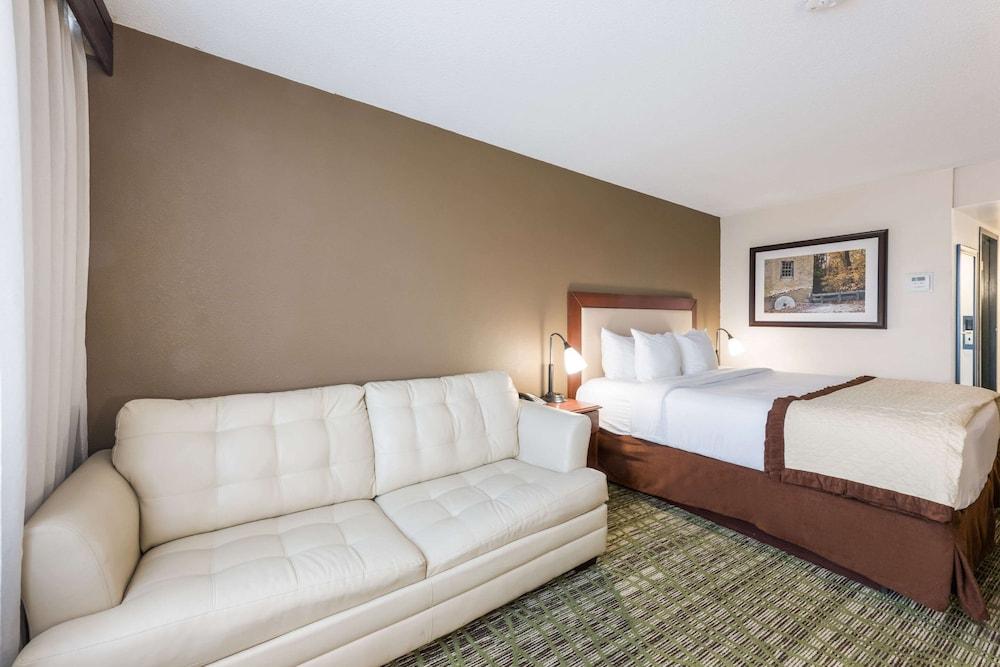 Clarion Hotel & Suites Mount Laurel Kültér fotó